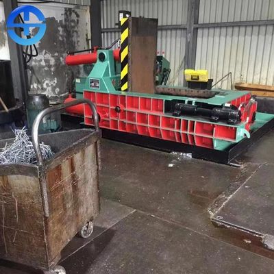 taille 130 Ton Pressure Hydraulic Metal Baler de balle de 300*300mm